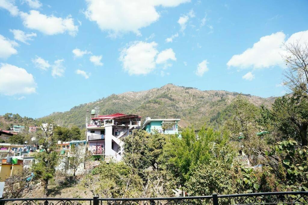 The Periwinkle Homestay Bhimtal Luaran gambar