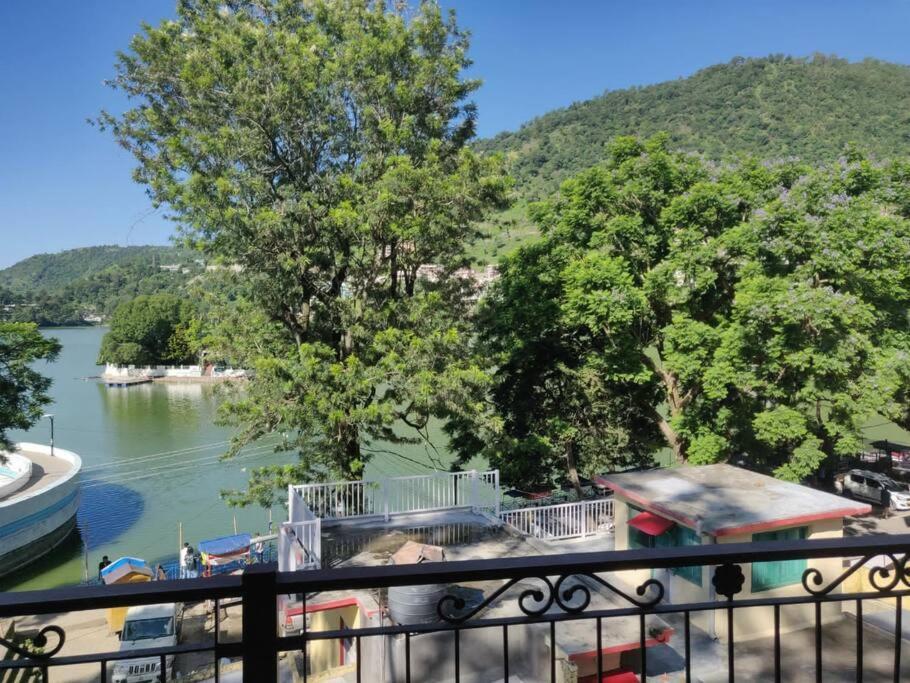 The Periwinkle Homestay Bhimtal Luaran gambar